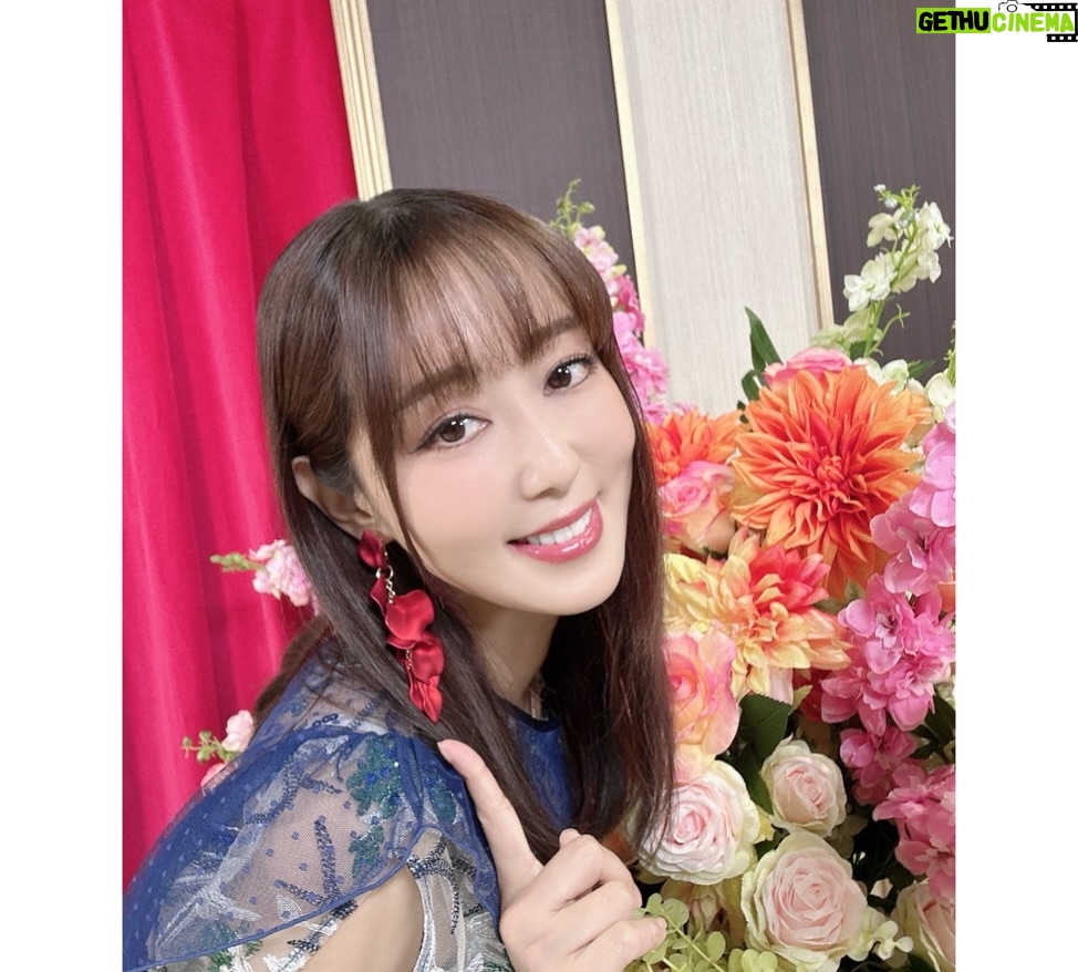 Yoko Hikasa - 8.1K Likes - 🌸
GAFES2026
ダンまちステージでした！
いのりと千菅ちゃんと森さんと！
松岡くん、大森さん、面白コメントありがとう笑
そして見てくれた皆さんありがとうございますー！

アフレコしている時や放送中は
フレイヤの内面にフォーカスして
心の奥底を表現したくて仕方なかったけれど
しばらく経って落ち着いて見てみると
作品の違う部分に目がいったり
周りのキャラクターの顔や想いが見えたり。
ほんとにあの時は
ベルしか見えてなかったんだなあと気付きましたよ。
恋ってすごいなあ。

今演じたらまた違うものになりそうと思いつつ
あの時フレイヤとしてベルを想って
向かい合った気持ちが正解ですね。ね！

またフレイヤを演じたい☺️

#gafes
#2026
#ダンまち
