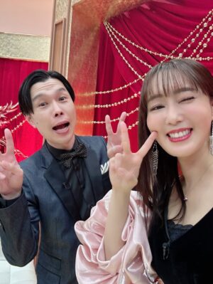 Yoko Hikasa Instagram - 👑
アニメトレンド大賞2025
改めましてありがとうございました〜
ぽんこつMCでしたーーー😂
もう岩井さんが天才すぎて！
場の空気を全て作ってくださってて！
落ち着いたまわし流石すぎました✨
ゲストの皆さんや受賞の皆さんも素敵で、
ミャクミャク＆デク＆タコピーが集まると
スタジオがぎゅうぎゅうで、
年末に相応しい賑やかさでしたーー！

来年もたくさんのアニメや音楽が生まれて
きっと皆さんの心を震わせてくれるはず！

ということで皆様良いお年を〜✨

#アニメトレンド大賞
#仕込まれた女優ライトまじ神