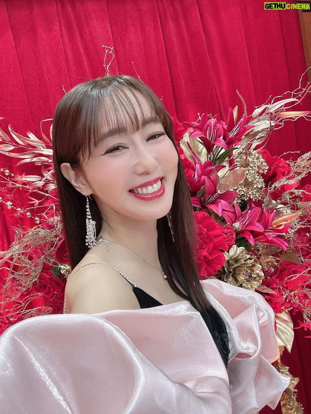 Yoko Hikasa - 10.1K Likes - 👑
アニメトレンド大賞2025
改めましてありがとうございました〜
ぽんこつMCでしたーーー😂
もう岩井さんが天才すぎて！
場の空気を全て作ってくださってて！
落ち着いたまわし流石すぎました✨
ゲストの皆さんや受賞の皆さんも素敵で、
ミャクミャク＆デク＆タコピーが集まると
スタジオがぎゅうぎゅうで、
年末に相応しい賑やかさでしたーー！

来年もたくさんのアニメや音楽が生まれて
きっと皆さんの心を震わせてくれるはず！

ということで皆様良いお年を〜✨

#アニメトレンド大賞
#仕込まれた女優ライトまじ神
