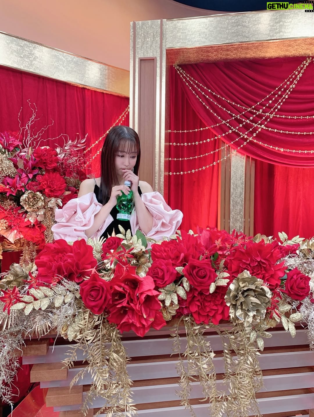 Yoko Hikasa - 10.1K Likes - 👑
アニメトレンド大賞2025
改めましてありがとうございました〜
ぽんこつMCでしたーーー😂
もう岩井さんが天才すぎて！
場の空気を全て作ってくださってて！
落ち着いたまわし流石すぎました✨
ゲストの皆さんや受賞の皆さんも素敵で、
ミャクミャク＆デク＆タコピーが集まると
スタジオがぎゅうぎゅうで、
年末に相応しい賑やかさでしたーー！

来年もたくさんのアニメや音楽が生まれて
きっと皆さんの心を震わせてくれるはず！

ということで皆様良いお年を〜✨

#アニメトレンド大賞
#仕込まれた女優ライトまじ神