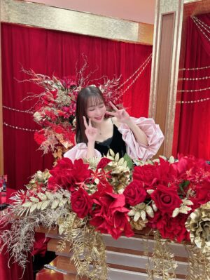 Yoko Hikasa Instagram - 👑
アニメトレンド大賞2025
改めましてありがとうございました〜
ぽんこつMCでしたーーー😂
もう岩井さんが天才すぎて！
場の空気を全て作ってくださってて！
落ち着いたまわし流石すぎました✨
ゲストの皆さんや受賞の皆さんも素敵で、
ミャクミャク＆デク＆タコピーが集まると
スタジオがぎゅうぎゅうで、
年末に相応しい賑やかさでしたーー！

来年もたくさんのアニメや音楽が生まれて
きっと皆さんの心を震わせてくれるはず！

ということで皆様良いお年を〜✨

#アニメトレンド大賞
#仕込まれた女優ライトまじ神