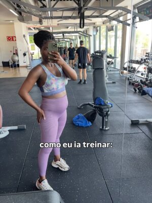 Yolanda Tati Instagram - Parabéns para mim 🥹🎂🥳 A minha vida é feita de contrastes. E não é sobre ser melhor ou pior, é sobre o enorme presente de poder continuar a crescer e a eterna loucura de continuar a SONHAR.

Obrigada a todos, sempre, por tudo. 🍾 Parabéns para mim e parabéns para o meu marido e meu melhor amigo que faz anos no mesmo dia que eu!!!

Hoje é dia de celebrar com a minha família amada, vocês também são parte de tudo isto e muito importantes para mim: Quero os vossos parabéns!!!!! 🎉🥰❤️🌟🥂