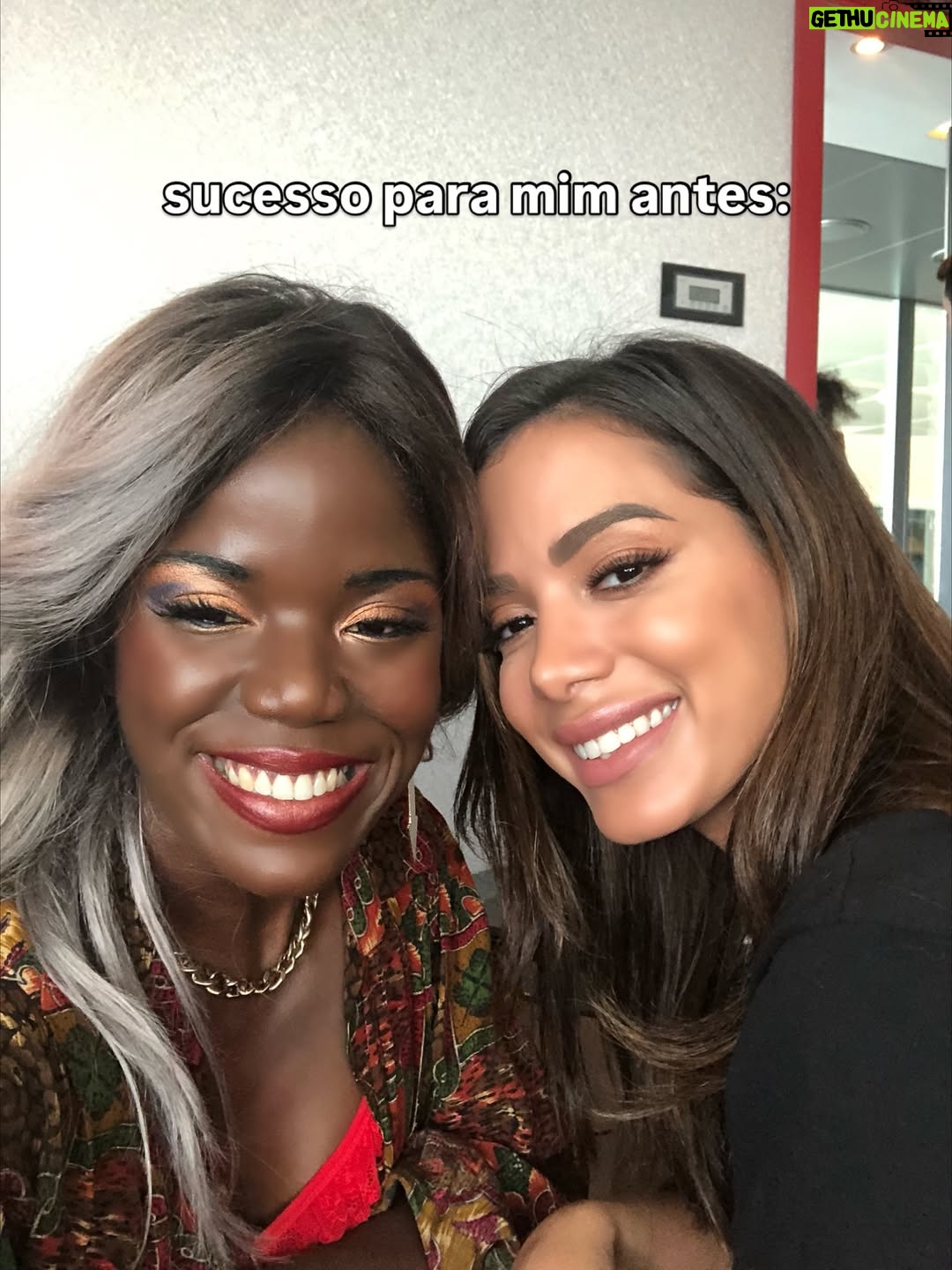 Yolanda Tati - 17.5K Likes - Parabéns para mim 🥹🎂🥳 A minha vida é feita de contrastes. E não é sobre ser melhor ou pior, é sobre o enorme presente de poder continuar a crescer e a eterna loucura de continuar a SONHAR.

Obrigada a todos, sempre, por tudo. 🍾 Parabéns para mim e parabéns para o meu marido e meu melhor amigo que faz anos no mesmo dia que eu!!!

Hoje é dia de celebrar com a minha família amada, vocês também são parte de tudo isto e muito importantes para mim: Quero os vossos parabéns!!!!! 🎉🥰❤️🌟🥂