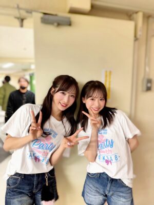 Yui Oguri Instagram - #AKB48は青春ですin武道館
６公演走り切りました🎤❤️‍🔥
お越しいただいた皆様もHulu配信でご覧いただいた皆様も
本当にありがとうございました。

AKBに入りたいと思うきっかけをくれた
憧れの先輩たちとステージに立たせて頂き嬉しさと同時に
表情、パフォーマンス、発言の力強さ、
そして現役メンバーたちを立ててくださろうとしたり
アイドルとして、人として学ぶことが多くて改めて偉大さを感じた反面、自分たちの課題を見つけることもできました。

歴史を紡いできたグループのそれぞれの時代の良さをしっかりと届けていくのは現役の私達の役目だと思っています。

これから自分達で登らなければ見えない景色を
自分達で見れるようにこの気持ちを大切にして
この先もAKB48は進んでいきたいと思います。

最後に。
AKBの今も応援してくれて寄り添ってくれる卒業生の皆さん
本当に感謝しています。
武道館は一生の思い出で宝物です。
どの時代のAKBも大好きです、ありがとうございました！

#あの頃青春でしたこれから青春です 
#AKB48
#AKB武道館