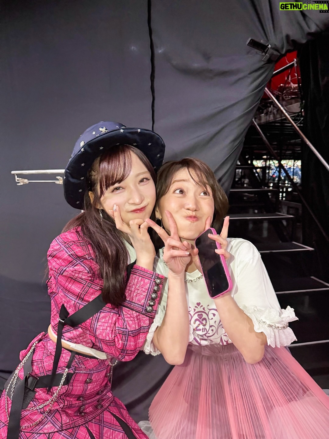Yui Oguri - 47.3K Likes - #AKB48は青春ですin武道館
６公演走り切りました🎤❤️‍🔥
お越しいただいた皆様もHulu配信でご覧いただいた皆様も
本当にありがとうございました。

AKBに入りたいと思うきっかけをくれた
憧れの先輩たちとステージに立たせて頂き嬉しさと同時に
表情、パフォーマンス、発言の力強さ、
そして現役メンバーたちを立ててくださろうとしたり
アイドルとして、人として学ぶことが多くて改めて偉大さを感じた反面、自分たちの課題を見つけることもできました。

歴史を紡いできたグループのそれぞれの時代の良さをしっかりと届けていくのは現役の私達の役目だと思っています。

これから自分達で登らなければ見えない景色を
自分達で見れるようにこの気持ちを大切にして
この先もAKB48は進んでいきたいと思います。

最後に。
AKBの今も応援してくれて寄り添ってくれる卒業生の皆さん
本当に感謝しています。
武道館は一生の思い出で宝物です。
どの時代のAKBも大好きです、ありがとうございました！

#あの頃青春でしたこれから青春です 
#AKB48
#AKB武道館