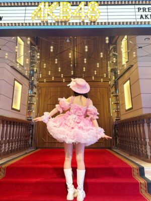 Yui Oguri Instagram - 🪄🎀『アイドルなんかじゃなかったら』🎀🪄

〜JKT48🇮🇩ver〜
MV出演させて頂いています😌

62ndセンターを務めさせて頂いた
私にとっても大事な曲なので
JKT48表題曲として歌って頂けて私もとても嬉しいです…！
久しぶりに会えたJKTメンバーみんな可愛かったぁ〜👼🏻

AKB48verとはまた違うアイドルに憧れを持つ女の子(フィオニー)がアイドルになる? MVです💭🎤

ぜひ観てねー！！✔️

#アイドル衣装 
#アイドルメイク 
#ピンクメイク 
#アイドルなんかじゃなかったら
#AKB48