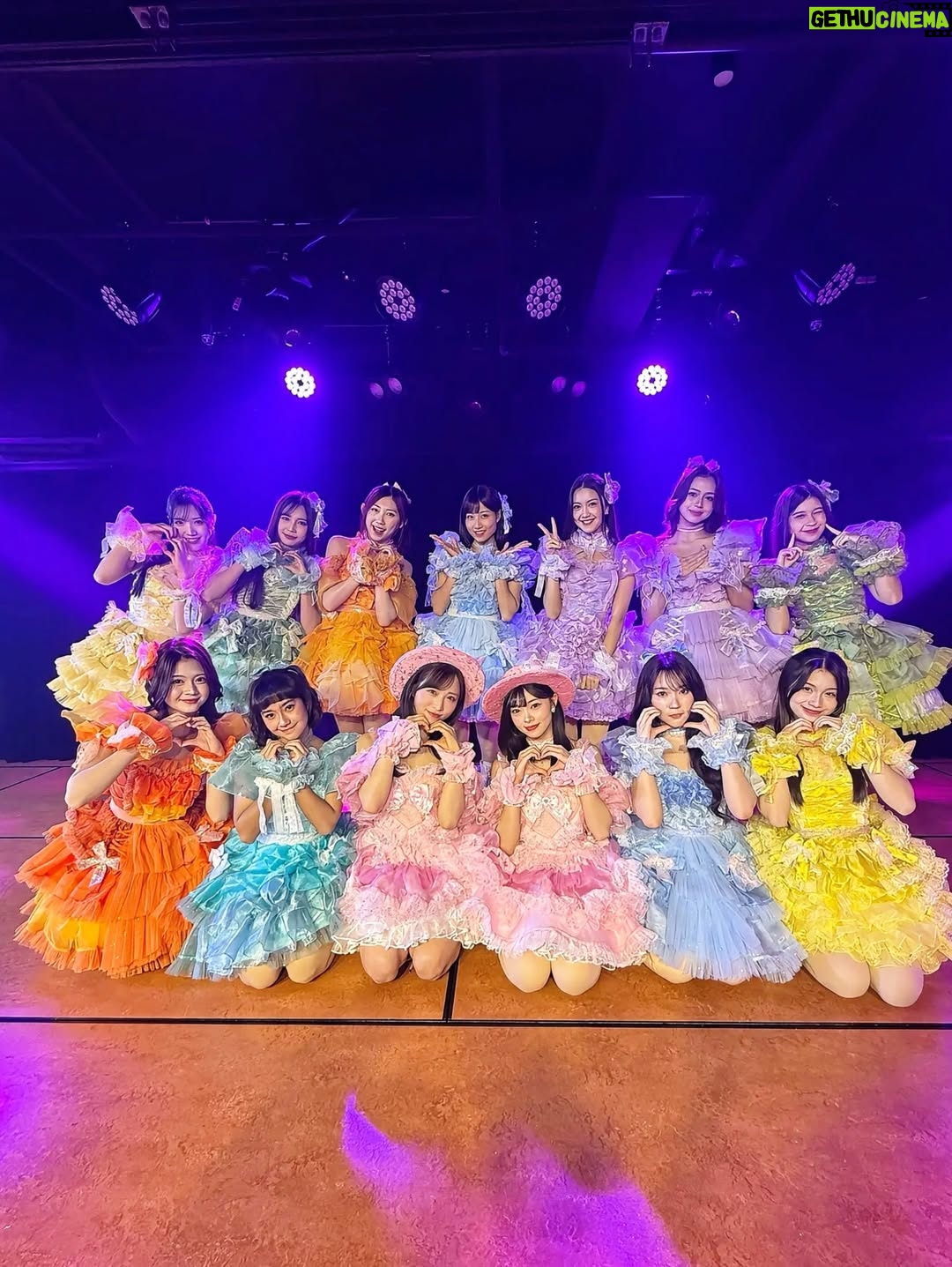 Yui Oguri - 44.8K Likes - 🪄🎀『アイドルなんかじゃなかったら』🎀🪄

〜JKT48🇮🇩ver〜
MV出演させて頂いています😌

62ndセンターを務めさせて頂いた
私にとっても大事な曲なので
JKT48表題曲として歌って頂けて私もとても嬉しいです…！
久しぶりに会えたJKTメンバーみんな可愛かったぁ〜👼🏻

AKB48verとはまた違うアイドルに憧れを持つ女の子(フィオニー)がアイドルになる? MVです💭🎤

ぜひ観てねー！！✔️

#アイドル衣装 
#アイドルメイク 
#ピンクメイク 
#アイドルなんかじゃなかったら
#AKB48