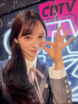 Yui Oguri Instagram - AKB48 67枚目新曲 『名残り桜』
⚡️CDTVライブ!ライブ ! で初披露しました！⚡️

・3枚目はかわいい子達にに挟まれて幸せな図☺︎

ももちゃんの初センター曲！
@momoka_ito1206  頑張ろうね！☺️🌸

観た方は感想おしえてね〜！

#AKB48
#小栗有以
#名残り桜　#CDTVライブライブ
#横流しヘア
