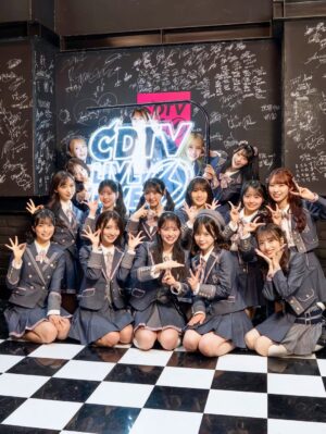 Yui Oguri Instagram - AKB48 67枚目新曲 『名残り桜』
⚡️CDTVライブ!ライブ ! で初披露しました！⚡️

・3枚目はかわいい子達にに挟まれて幸せな図☺︎

ももちゃんの初センター曲！
@momoka_ito1206  頑張ろうね！☺️🌸

観た方は感想おしえてね〜！

#AKB48
#小栗有以
#名残り桜　#CDTVライブライブ
#横流しヘア
