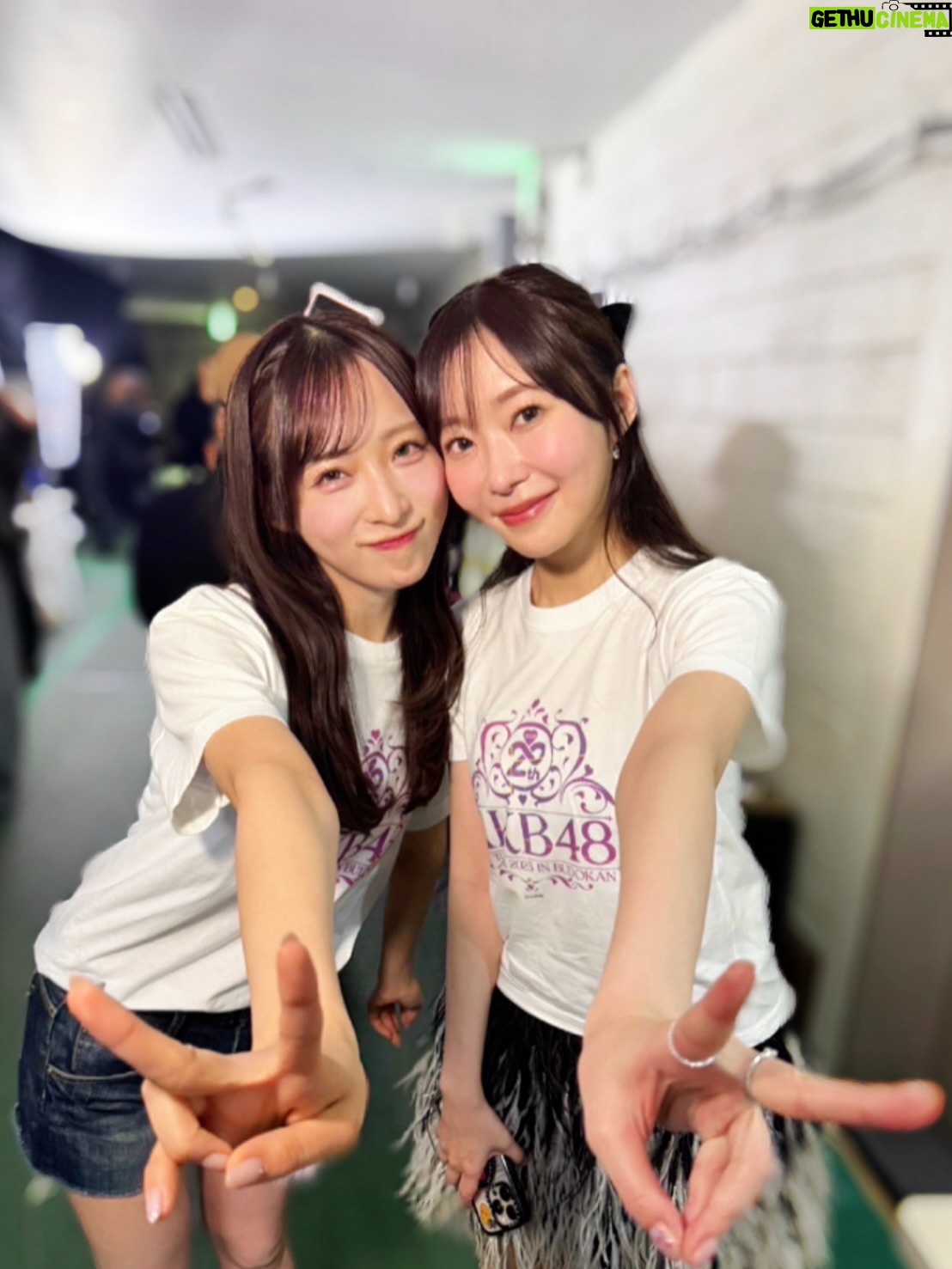 Yui Oguri - 47.3K Likes - #AKB48は青春ですin武道館
６公演走り切りました🎤❤️‍🔥
お越しいただいた皆様もHulu配信でご覧いただいた皆様も
本当にありがとうございました。

AKBに入りたいと思うきっかけをくれた
憧れの先輩たちとステージに立たせて頂き嬉しさと同時に
表情、パフォーマンス、発言の力強さ、
そして現役メンバーたちを立ててくださろうとしたり
アイドルとして、人として学ぶことが多くて改めて偉大さを感じた反面、自分たちの課題を見つけることもできました。

歴史を紡いできたグループのそれぞれの時代の良さをしっかりと届けていくのは現役の私達の役目だと思っています。

これから自分達で登らなければ見えない景色を
自分達で見れるようにこの気持ちを大切にして
この先もAKB48は進んでいきたいと思います。

最後に。
AKBの今も応援してくれて寄り添ってくれる卒業生の皆さん
本当に感謝しています。
武道館は一生の思い出で宝物です。
どの時代のAKBも大好きです、ありがとうございました！

#あの頃青春でしたこれから青春です 
#AKB48
#AKB武道館