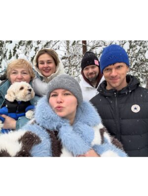 Yuliya Topolnitskaya Instagram - 2026 🎄 
Январь❄️ 
Было легендарнооо 💙
