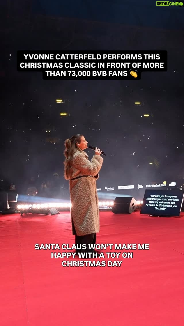 Yvonne Catterfeld - 29.3K Likes - 🎅🎶 Not an everyday stage! 👏