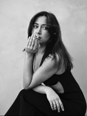 Zelda Williams Instagram - 2025 was less than sparkly, not gonna lie- so here’s to razzle dazzling the shit out of 2026. Hell, let’s pour glitter into the cracks of 2026’s couch! Confidently stomp that shit into its carpet! Hide it in the damned air vents! I want to find the twinkling evidence of this year in dusty corners for years to come.

Photos by @coltonlhaynes 
Makeup by @makeupbyyukina