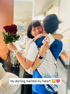 Zoe Tay Instagram - 💌🎊🎂💗👵🥰
Thanks for celebrating my special day with me. You all mean the world to me. 🥰
Thanks  everyone for all your best wishes & love.🫰

岁月在走，爱不变；
生日有你们，心就很暖。
最好的生日礼物，是一家人围坐在一起的笑声。
与白毛孩一起过生日。
生日好快乐😍🐶💗🎂🎊

谢谢大家的祝福❣️🫰🙏😘

#birthdaysurprise
#过生日嘛当然要有仪式感 

#ZôeTay #鄭惠玉 #佐伊の語 惠声玉影