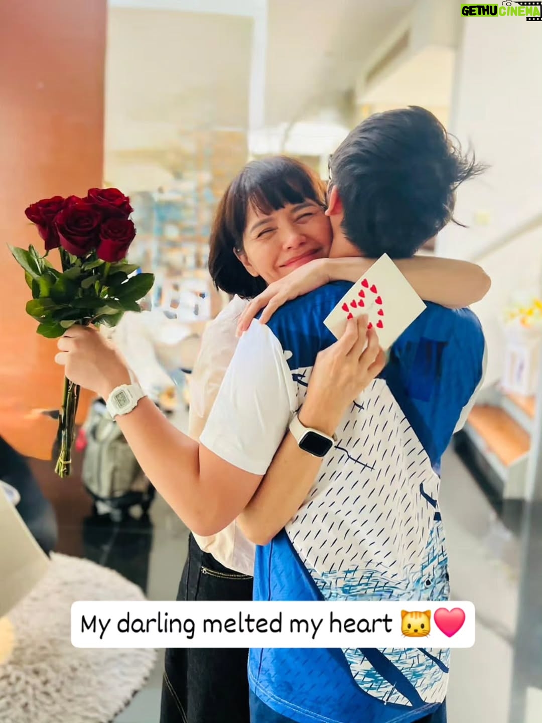 Zoe Tay - 6.7K Likes - 💌🎊🎂💗👵🥰
Thanks for celebrating my special day with me. You all mean the world to me. 🥰
Thanks  everyone for all your best wishes & love.🫰

岁月在走，爱不变；
生日有你们，心就很暖。
最好的生日礼物，是一家人围坐在一起的笑声。
与白毛孩一起过生日。
生日好快乐😍🐶💗🎂🎊

谢谢大家的祝福❣️🫰🙏😘

#birthdaysurprise
#过生日嘛当然要有仪式感 

#ZôeTay #鄭惠玉 #佐伊の語 惠声玉影