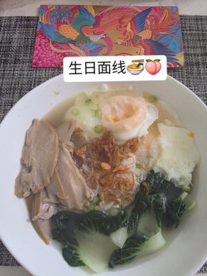 Zoe Tay Instagram - 💌🎊🎂💗👵🥰
Thanks for celebrating my special day with me. You all mean the world to me. 🥰
Thanks  everyone for all your best wishes & love.🫰

岁月在走，爱不变；
生日有你们，心就很暖。
最好的生日礼物，是一家人围坐在一起的笑声。
与白毛孩一起过生日。
生日好快乐😍🐶💗🎂🎊

谢谢大家的祝福❣️🫰🙏😘

#birthdaysurprise
#过生日嘛当然要有仪式感 

#ZôeTay #鄭惠玉 #佐伊の語 惠声玉影