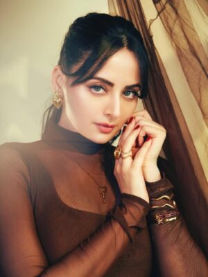 Zoya Afroz Instagram - #Taskaree Promotions 💥
@netflix_in @fridaystorytellers 

Makeup @niccky_rajaanie 
Hair @noori_hairstylist 
Photography @saurabhdalvi_photography
Outfit @ivoryrose.in
Hand cuffs @nihiraa_india via @elancommunications
Heels @two.ate
Styled by @malkitjgill with @deepika_ramnani
Style team @styledbysakshirajput