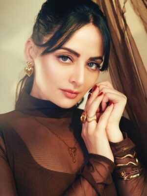 Zoya Afroz Instagram - #Taskaree Promotions 💥
@netflix_in @fridaystorytellers 

Makeup @niccky_rajaanie 
Hair @noori_hairstylist 
Photography @saurabhdalvi_photography
Outfit @ivoryrose.in
Hand cuffs @nihiraa_india via @elancommunications
Heels @two.ate
Styled by @malkitjgill with @deepika_ramnani
Style team @styledbysakshirajput
