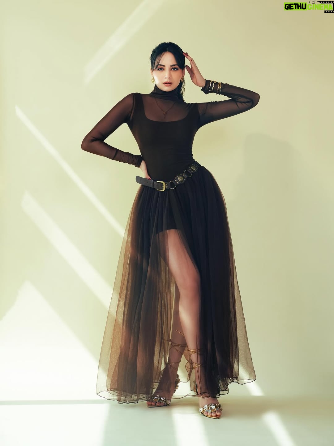 Zoya Afroz - 103.4K Likes - #Taskaree Promotions 💥
@netflix_in @fridaystorytellers 

Makeup @niccky_rajaanie 
Hair @noori_hairstylist 
Photography @saurabhdalvi_photography
Outfit @ivoryrose.in
Hand cuffs @nihiraa_india via @elancommunications
Heels @two.ate
Styled by @malkitjgill with @deepika_ramnani
Style team @styledbysakshirajput