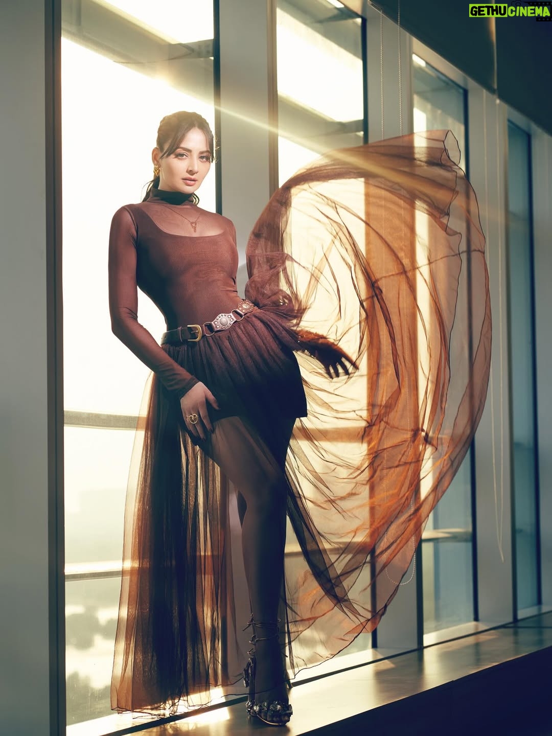 Zoya Afroz - 24.2K Likes - 🤎💥💫
#Taskaree Promotions 
@netflix_in @fridaystorytellers 

Makeup @niccky_rajaanie 
Hair @noori_hairstylist 
Photography @saurabhdalvi_photography
Outfit @ivoryrose.in
Hand cuffs @nihiraa_india via @elancommunications
Heels @two.ate
Styled by @malkitjgill with @deepika_ramnani
Style team @styledbysakshirajput