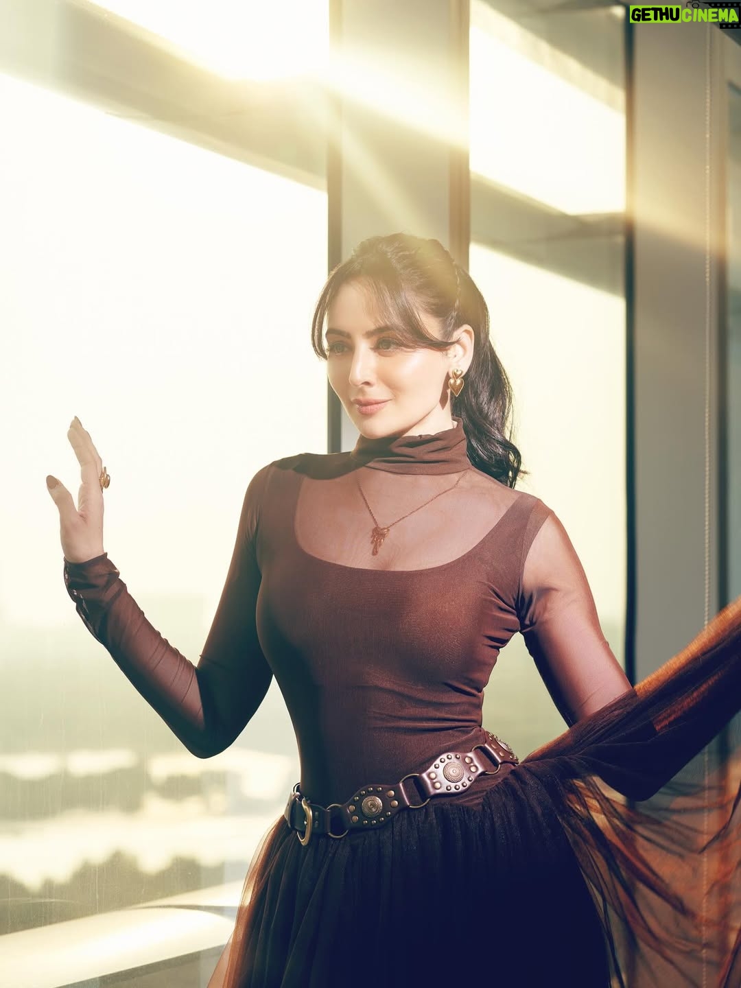 Zoya Afroz - 24.2K Likes - 🤎💥💫
#Taskaree Promotions 
@netflix_in @fridaystorytellers 

Makeup @niccky_rajaanie 
Hair @noori_hairstylist 
Photography @saurabhdalvi_photography
Outfit @ivoryrose.in
Hand cuffs @nihiraa_india via @elancommunications
Heels @two.ate
Styled by @malkitjgill with @deepika_ramnani
Style team @styledbysakshirajput