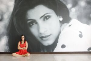 Zoya Akhtar Instagram - Luck By Chance 2008 ♥️ Those were the days: 

1. It was my first 
2. We shot on film 
3. We had prints 
4. Romance ruled the screen
5. My first hero was my first hero 
6. The skies were blue 
7. Actors were friends that hung out on set
8. This was a nuanced conversation 
9. Akira was a baby 
10. Carlos was a kid 
11. Reema and me were unofficial co-writers 
12. No one looked at their phones in the morning 
13. Life was a dream 😊