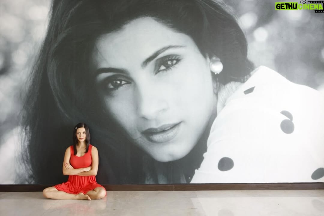 Zoya Akhtar - 23.5K Likes - Luck By Chance 2008 ♥️ Those were the days: 

1. It was my first 
2. We shot on film 
3. We had prints 
4. Romance ruled the screen
5. My first hero was my first hero 
6. The skies were blue 
7. Actors were friends that hung out on set
8. This was a nuanced conversation 
9. Akira was a baby 
10. Carlos was a kid 
11. Reema and me were unofficial co-writers 
12. No one looked at their phones in the morning 
13. Life was a dream 😊