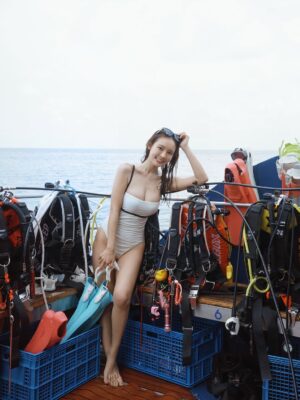 林莎 Instagram - 希望今年不只一趟 🤿🌊

阿我沒有一直在玩啦
這幾天出食尚玩家外景 🎬 ！！
⋯好像也是吃喝玩樂～♪( ´▽｀)