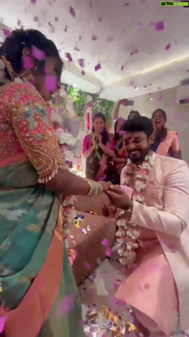 Aarthi Chandran - 28.4K Likes - Mr.L got me my dream ring 💍 🥹🧿 Officially in my Fiancé era 🥰🤩♥️
Still replaying the dream proposal in my head 🙈 thanks for the fairytale moment 😭🥹🧿 @lokesh.ik 
@aalohaofficial 

#mableaarthi #aaloha #engagement #reelsinstagram #love