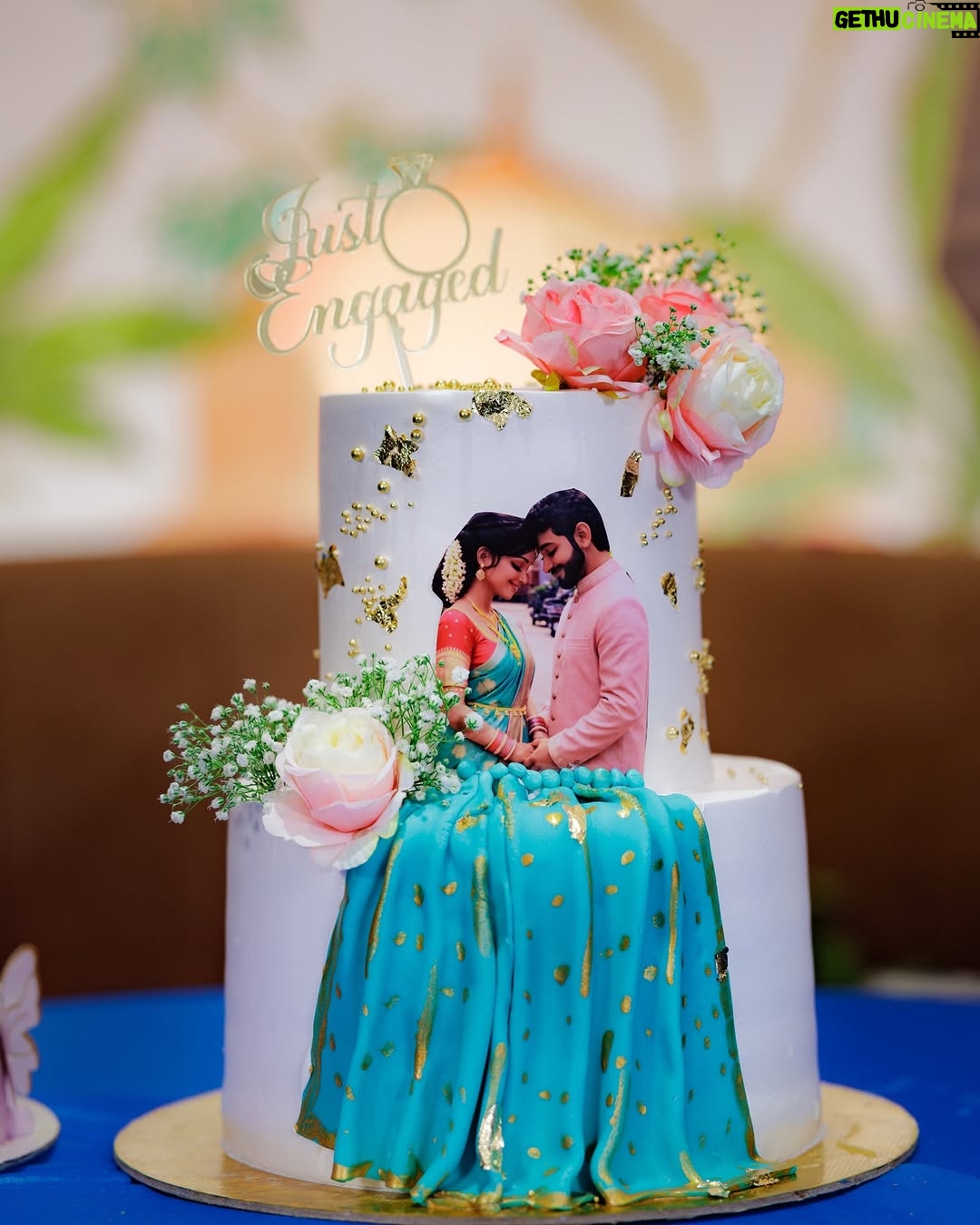 Aarthi Chandran - 66.3K Likes - A Varam I’ve been waiting lifetimes for -Lokeshwaran 🥹🧿❤️‍🔥 @lokesh.ik 
AaLoha- when destiny waved at us ✨ @aalohaofficial 

was waiting so long for my #1000 post 🥰ofcourse it has to be precious 🥹
📸 @g3_photography 
Jewelry: @aishwaryam_bridaljewellery 
Mehendi: @hosur_henna_artist 
Blouse: @j2fashions 

#engaged #Aaloha #love #mableaarthi