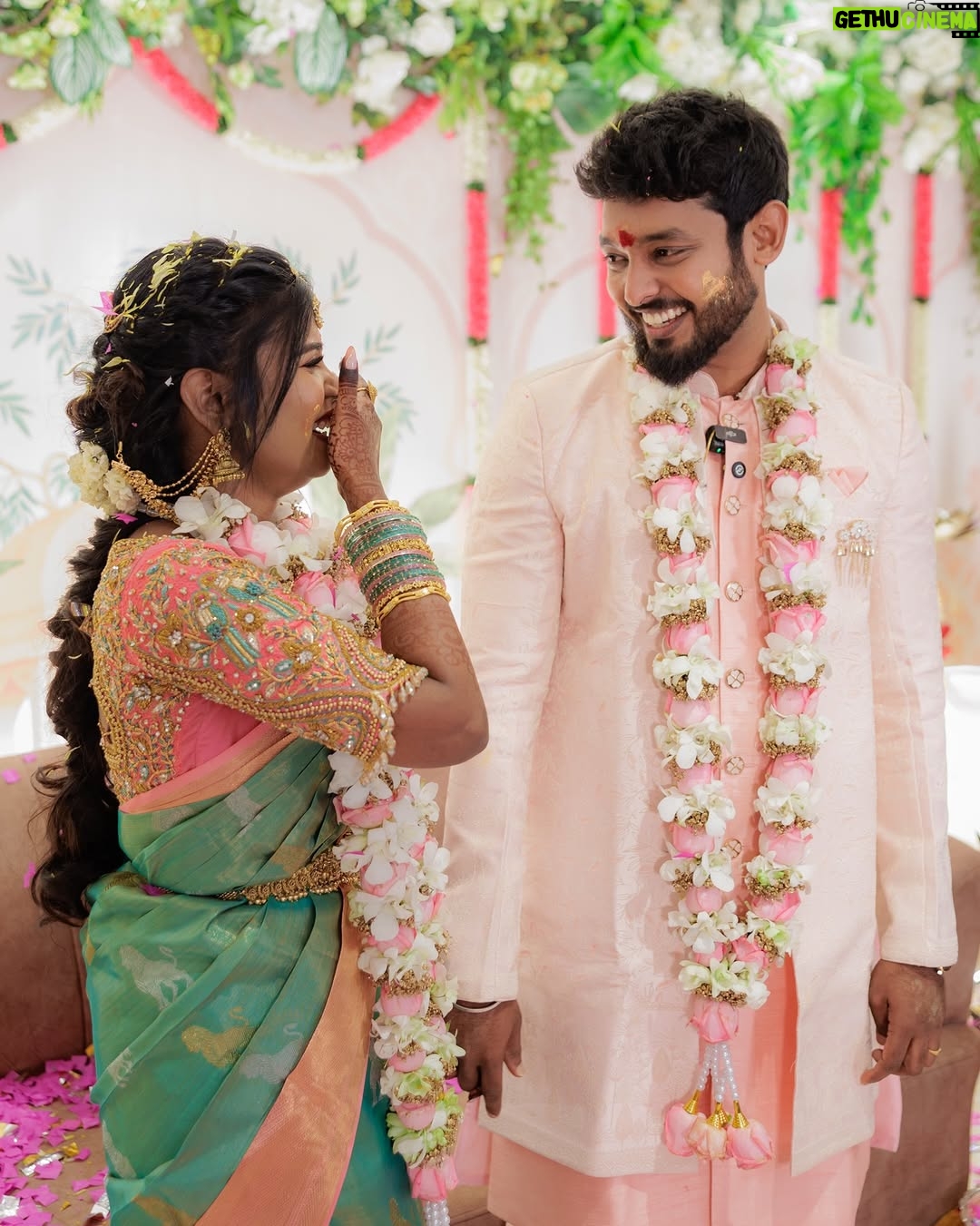 Aarthi Chandran - 66.3K Likes - A Varam I’ve been waiting lifetimes for -Lokeshwaran 🥹🧿❤️‍🔥 @lokesh.ik 
AaLoha- when destiny waved at us ✨ @aalohaofficial 

was waiting so long for my #1000 post 🥰ofcourse it has to be precious 🥹
📸 @g3_photography 
Jewelry: @aishwaryam_bridaljewellery 
Mehendi: @hosur_henna_artist 
Blouse: @j2fashions 

#engaged #Aaloha #love #mableaarthi