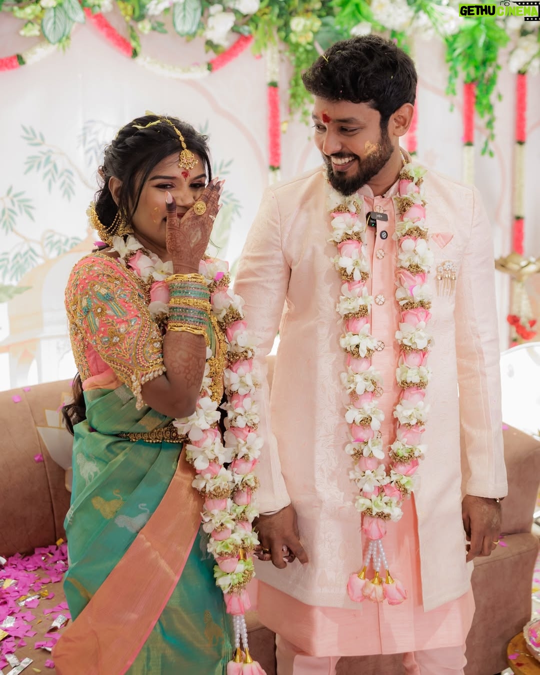 Aarthi Chandran - 66.3K Likes - A Varam I’ve been waiting lifetimes for -Lokeshwaran 🥹🧿❤️‍🔥 @lokesh.ik 
AaLoha- when destiny waved at us ✨ @aalohaofficial 

was waiting so long for my #1000 post 🥰ofcourse it has to be precious 🥹
📸 @g3_photography 
Jewelry: @aishwaryam_bridaljewellery 
Mehendi: @hosur_henna_artist 
Blouse: @j2fashions 

#engaged #Aaloha #love #mableaarthi