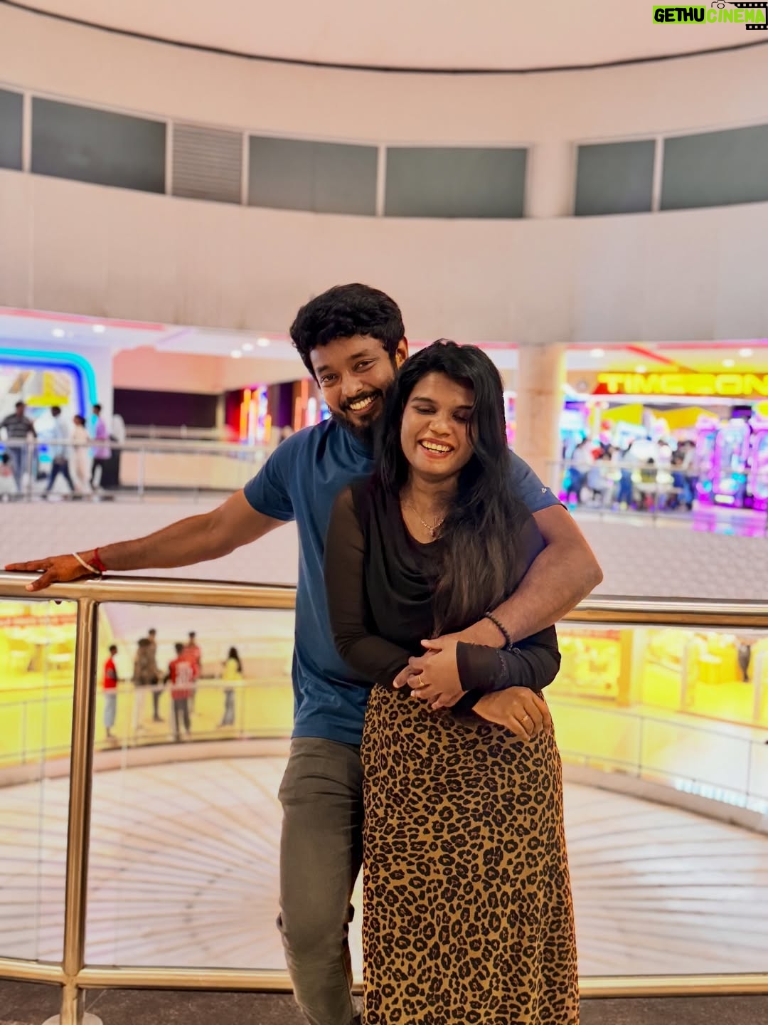 Aarthi Chandran - 9.2K Likes - Just realised that I would never have perfect photos with this bunch and I wouldn't have it any other way 🥹🫂🧿🫀✨♥️

#mableaarthi #arcade #newyear #explore #tamil