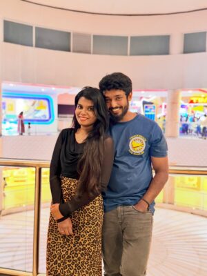 Aarthi Chandran Instagram - Just realised that I would never have perfect photos with this bunch and I wouldn't have it any other way 🥹🫂🧿🫀✨♥️

#mableaarthi #arcade #newyear #explore #tamil