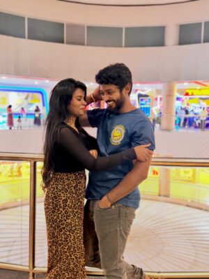Aarthi Chandran Instagram - Just realised that I would never have perfect photos with this bunch and I wouldn't have it any other way 🥹🫂🧿🫀✨♥️

#mableaarthi #arcade #newyear #explore #tamil
