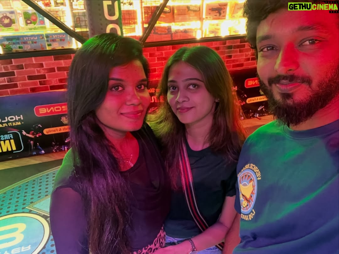 Aarthi Chandran - 9.2K Likes - Just realised that I would never have perfect photos with this bunch and I wouldn't have it any other way 🥹🫂🧿🫀✨♥️

#mableaarthi #arcade #newyear #explore #tamil