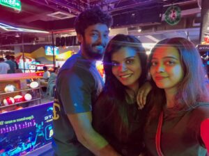 Aarthi Chandran Instagram - Just realised that I would never have perfect photos with this bunch and I wouldn't have it any other way 🥹🫂🧿🫀✨♥️

#mableaarthi #arcade #newyear #explore #tamil