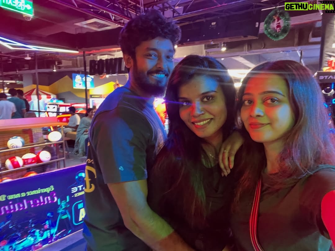 Aarthi Chandran - 9.2K Likes - Just realised that I would never have perfect photos with this bunch and I wouldn't have it any other way 🥹🫂🧿🫀✨♥️

#mableaarthi #arcade #newyear #explore #tamil