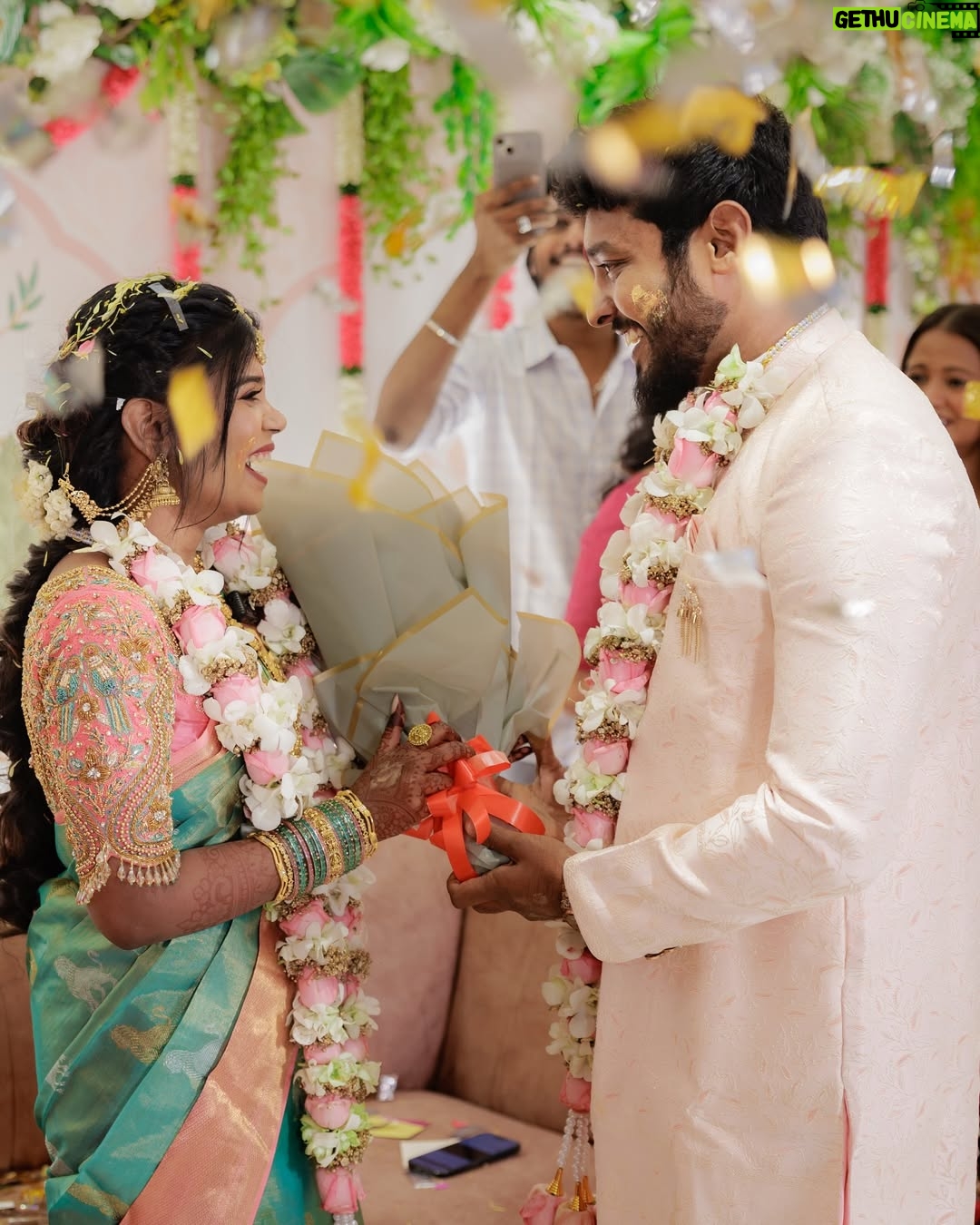 Aarthi Chandran - 66.3K Likes - A Varam I’ve been waiting lifetimes for -Lokeshwaran 🥹🧿❤️‍🔥 @lokesh.ik 
AaLoha- when destiny waved at us ✨ @aalohaofficial 

was waiting so long for my #1000 post 🥰ofcourse it has to be precious 🥹
📸 @g3_photography 
Jewelry: @aishwaryam_bridaljewellery 
Mehendi: @hosur_henna_artist 
Blouse: @j2fashions 

#engaged #Aaloha #love #mableaarthi