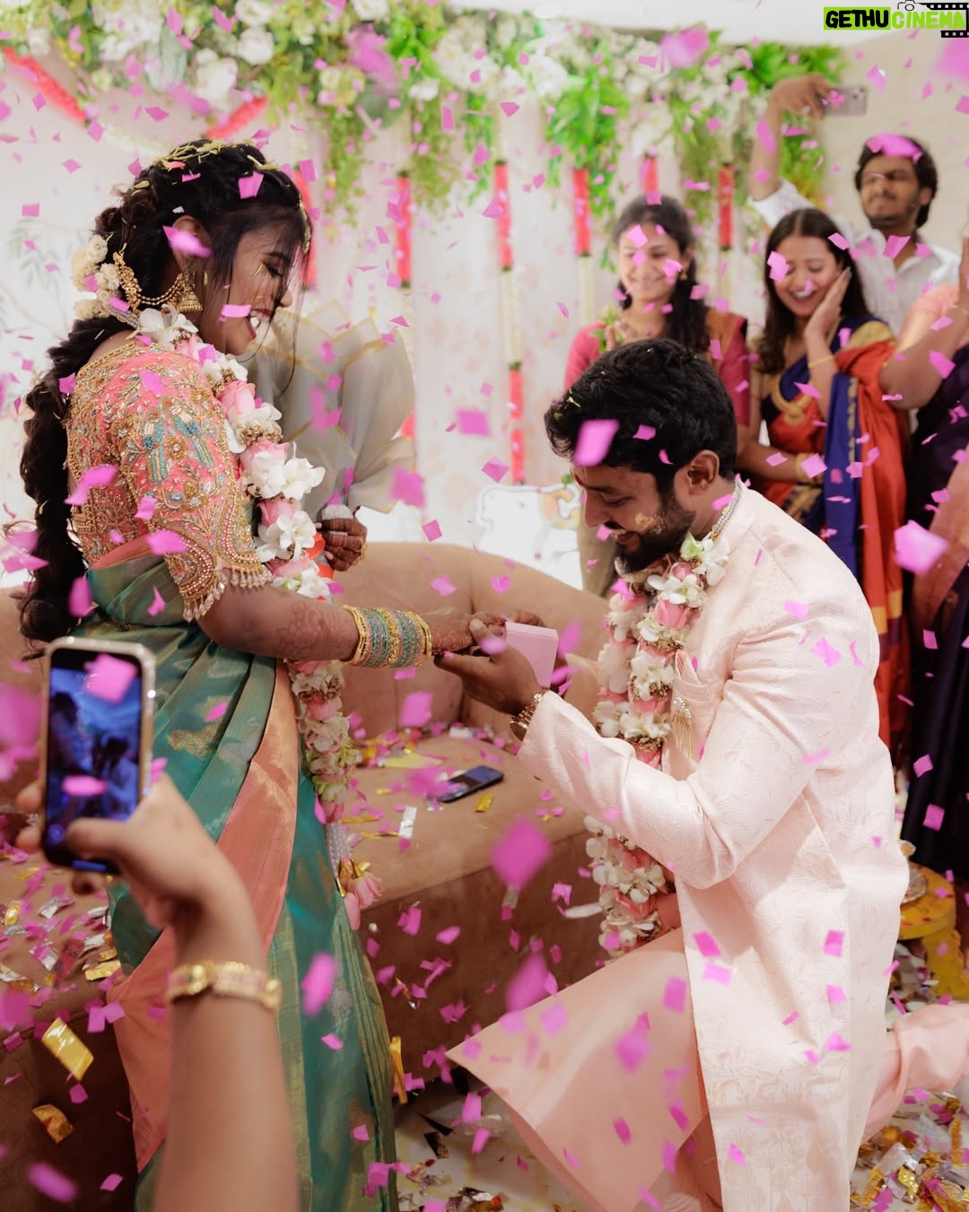 Aarthi Chandran - 66.3K Likes - A Varam I’ve been waiting lifetimes for -Lokeshwaran 🥹🧿❤️‍🔥 @lokesh.ik 
AaLoha- when destiny waved at us ✨ @aalohaofficial 

was waiting so long for my #1000 post 🥰ofcourse it has to be precious 🥹
📸 @g3_photography 
Jewelry: @aishwaryam_bridaljewellery 
Mehendi: @hosur_henna_artist 
Blouse: @j2fashions 

#engaged #Aaloha #love #mableaarthi