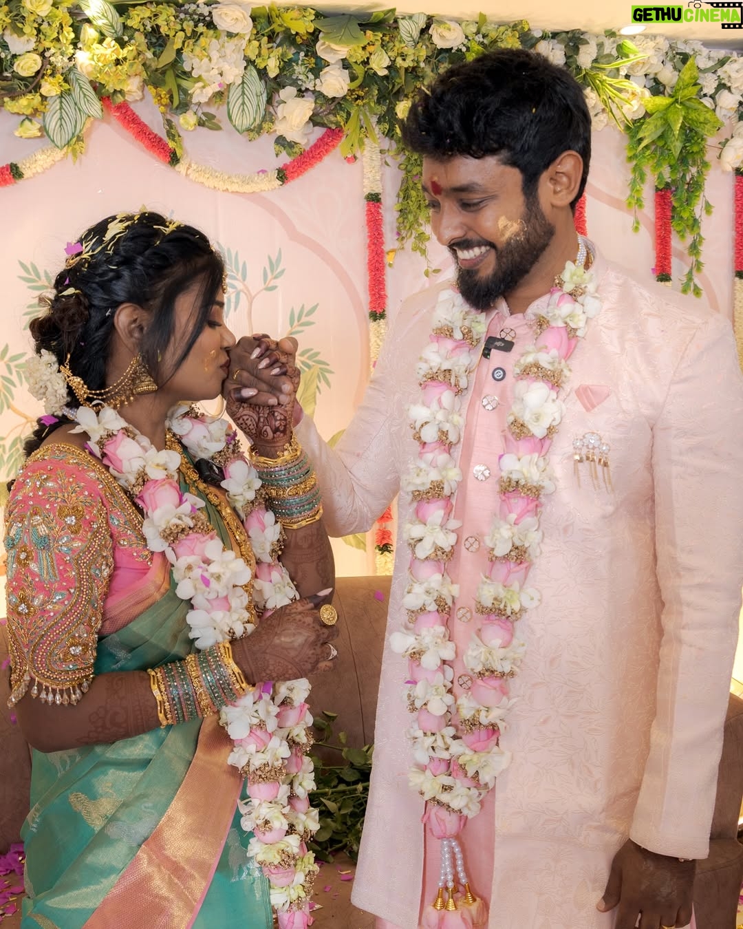 Aarthi Chandran - 66.3K Likes - A Varam I’ve been waiting lifetimes for -Lokeshwaran 🥹🧿❤️‍🔥 @lokesh.ik 
AaLoha- when destiny waved at us ✨ @aalohaofficial 

was waiting so long for my #1000 post 🥰ofcourse it has to be precious 🥹
📸 @g3_photography 
Jewelry: @aishwaryam_bridaljewellery 
Mehendi: @hosur_henna_artist 
Blouse: @j2fashions 

#engaged #Aaloha #love #mableaarthi
