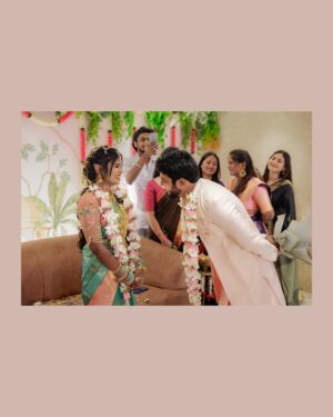 Aarthi Chandran Instagram - A Varam I’ve been waiting lifetimes for -Lokeshwaran 🥹🧿❤️‍🔥 @lokesh.ik 
AaLoha- when destiny waved at us ✨ @aalohaofficial 

was waiting so long for my #1000 post 🥰ofcourse it has to be precious 🥹
📸 @g3_photography 
Jewelry: @aishwaryam_bridaljewellery 
Mehendi: @hosur_henna_artist 
Blouse: @j2fashions 

#engaged #Aaloha #love #mableaarthi