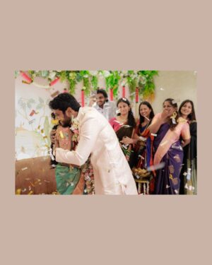 Aarthi Chandran Instagram - A Varam I’ve been waiting lifetimes for -Lokeshwaran 🥹🧿❤️‍🔥 @lokesh.ik 
AaLoha- when destiny waved at us ✨ @aalohaofficial 

was waiting so long for my #1000 post 🥰ofcourse it has to be precious 🥹
📸 @g3_photography 
Jewelry: @aishwaryam_bridaljewellery 
Mehendi: @hosur_henna_artist 
Blouse: @j2fashions 

#engaged #Aaloha #love #mableaarthi