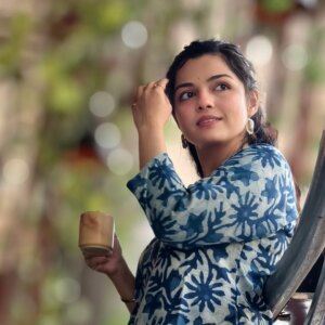 Aarya Ambekar Instagram - Soft light, softer mind! Pre-recording calm..✨🧿
Perfectly captured by @akki_paranjape_ 
5th is my fav.! And your fav is?