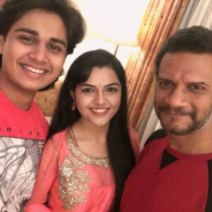 Aarya Ambekar Instagram - POV : It’s 2016. Shooting my debut film, never knowing that life was about to change, gently and beautifully, for the good.🎥✨❤️

FOREVER grateful to @rajwadesatish 🥹🧿
@abhinay3