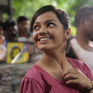 Aarya Ambekar Instagram - POV : It’s 2016. Shooting my debut film, never knowing that life was about to change, gently and beautifully, for the good.🎥✨❤️

FOREVER grateful to @rajwadesatish 🥹🧿
@abhinay3