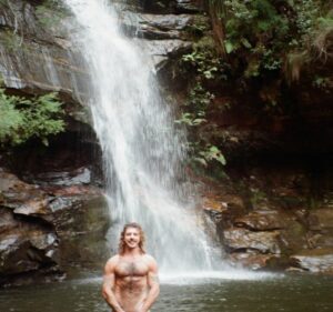 Abbie Chatfield Instagram - a lil family getaway to the blue mountains !!!!!