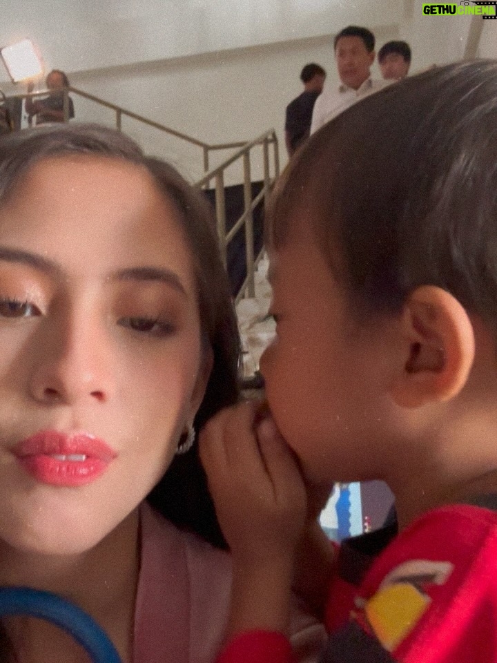 Adhisty Zara - 197.8K Likes - biar gak sedih sedih amat~~~~ post bcw dumpiezz duluuuu😛