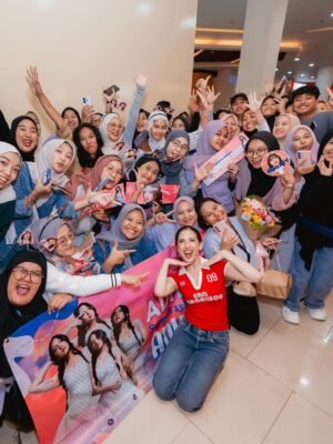 Adhisty Zara Instagram - Keseruan kemarin❤️ #bcw 
.
.
.
.
Makeup Hairdo : @anandachristie
Wardrobe : @samastudioofficial
Styled by : @iwanlatiff
Photo by: @snap.nuel