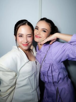 Adhisty Zara Instagram - Keseruan kemarin❤️ #bcw 
.
.
.
.
Makeup Hairdo : @anandachristie
Wardrobe : @samastudioofficial
Styled by : @iwanlatiff
Photo by: @snap.nuel